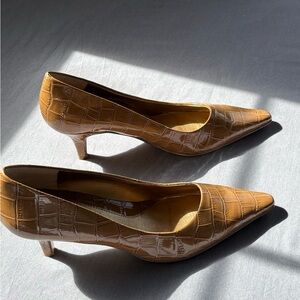 Bandolino Tan Croc-Embossed Pointed-Toe Kitten Heels